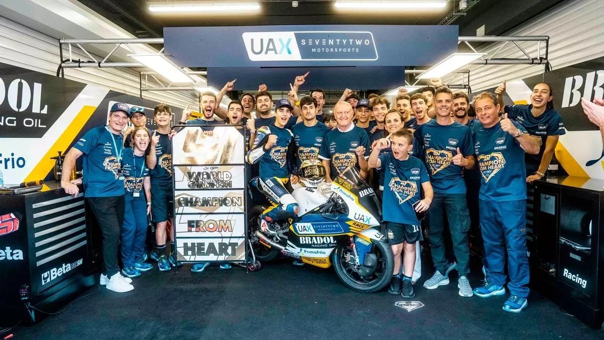 Brian Uriarte pone la guinda a su doblete con el título del Mundial JuniorGP 2025