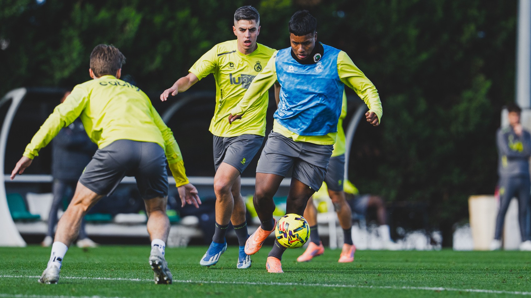 El Racing quiere despedir noviembre con una victoria sobre la Sociedad Deportiva Eibar