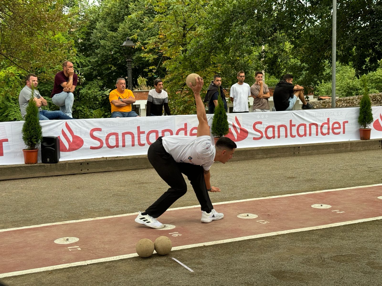 La Asociación de Peñas de Bolos y el Banco Santander firman un acuerdo de patrocinio para impulsar la Liga APEBOL de División de Honor