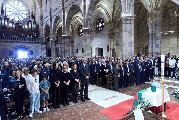 Multitudinaria y emotiva despedida a Francisco Javier López Marcano en Torrelavega