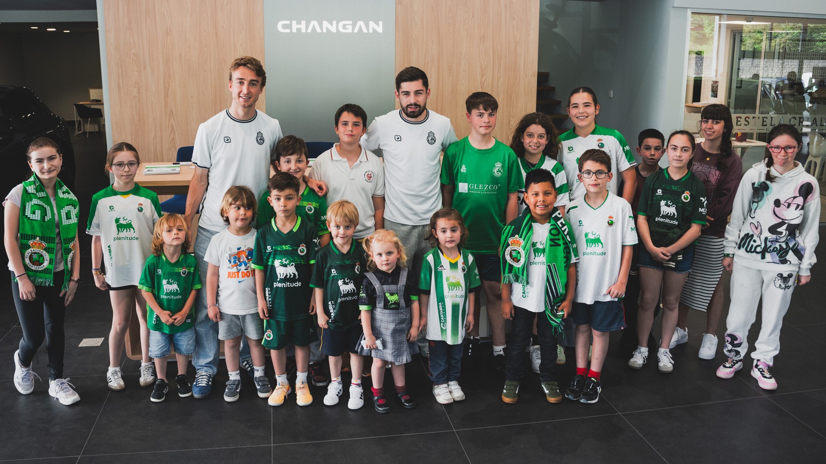 Éxito de la firma de autógrafos de Guliashvili y Javi Castro