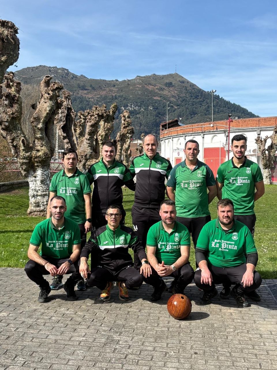 Las Cárcobas Laredo, La Gándara y Ampuero B mandan en las Ligas de pasabolo tablón