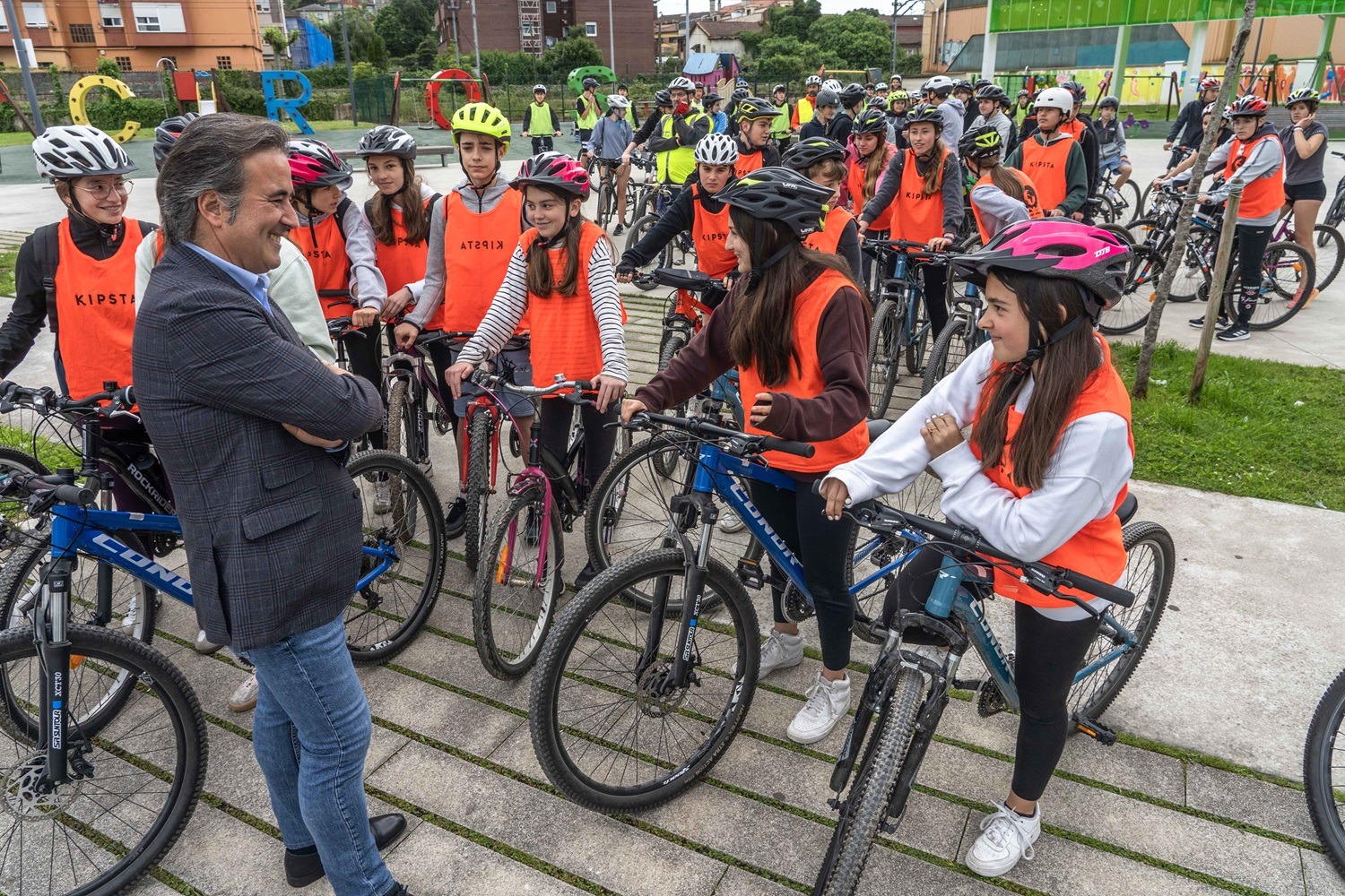 Camargo celebra el II Día de la Bici Intercentros con la participación de 74 estudiantes de los tres institutos públicos del municipio