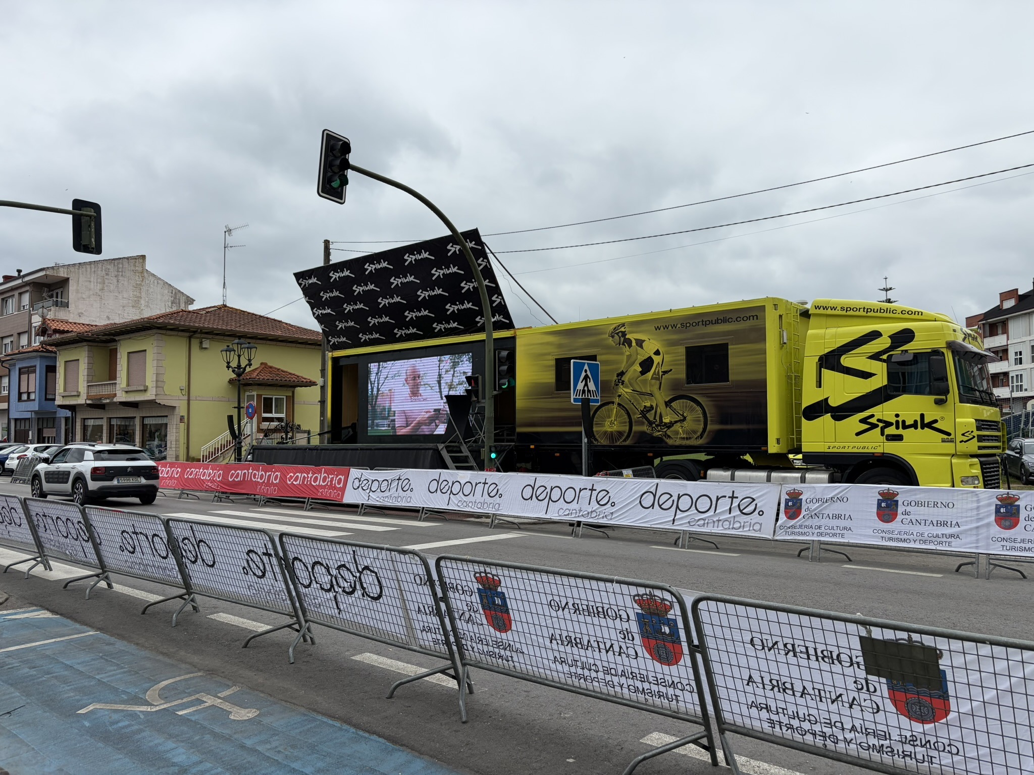 Sportpublic instalará la publicidad institucional del Gobierno de Cantabria en las competiciones deportivas durante los próximos dos años