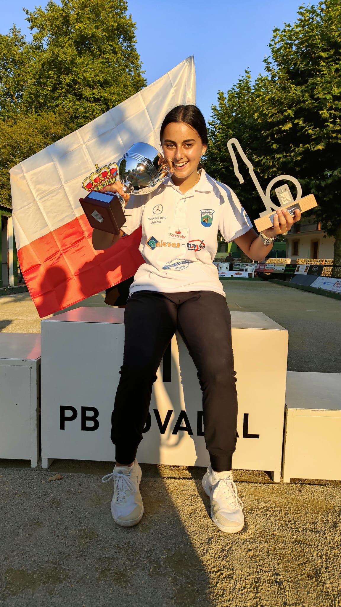 Claudia Gómez Iglesias revalida el título de campeona regional cadete, quedándose a tan solo un bolo del récord de la categoría