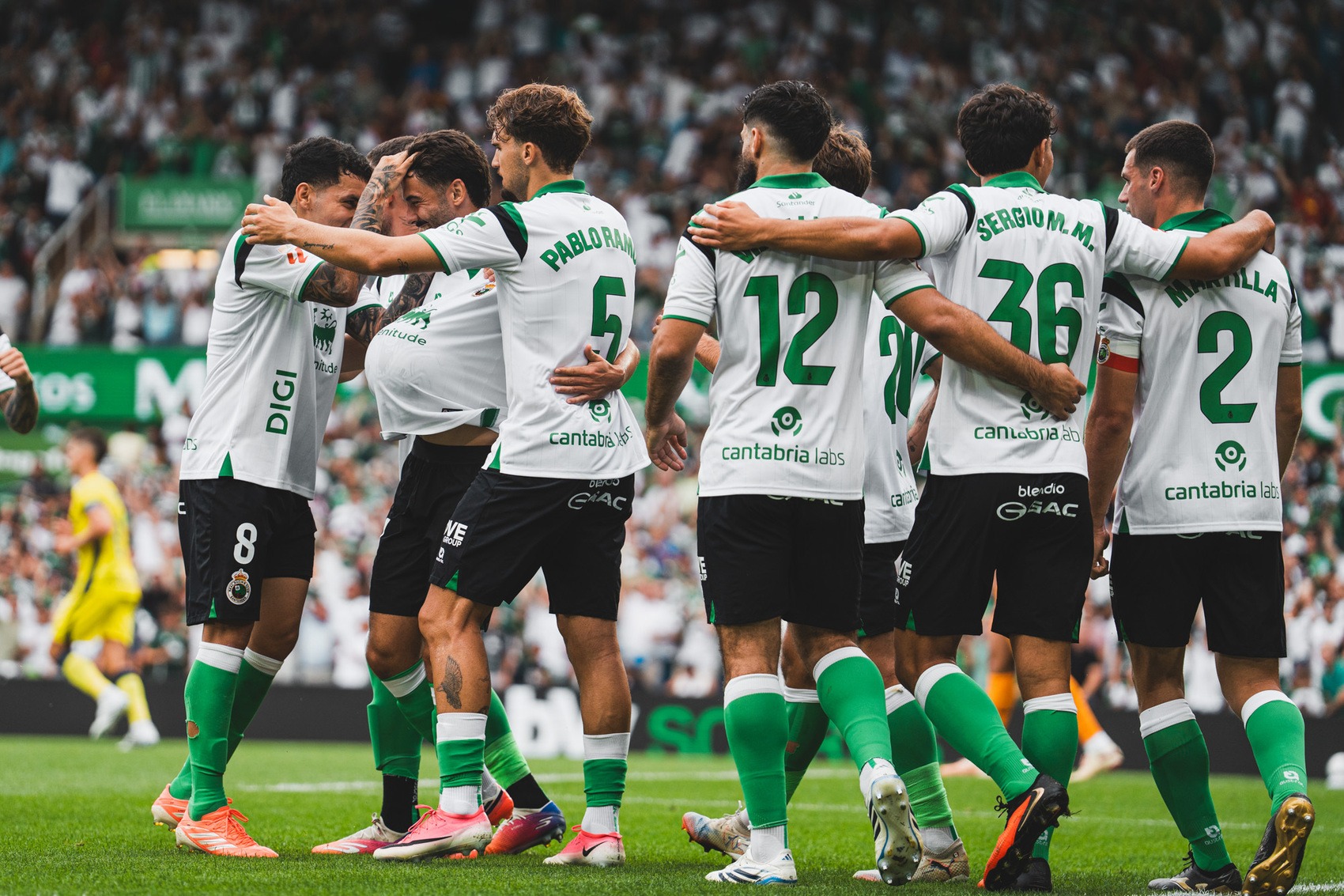 Un punto y buenas sensaciones en el regreso del Racing a LaLiga EA Sports (2-2)