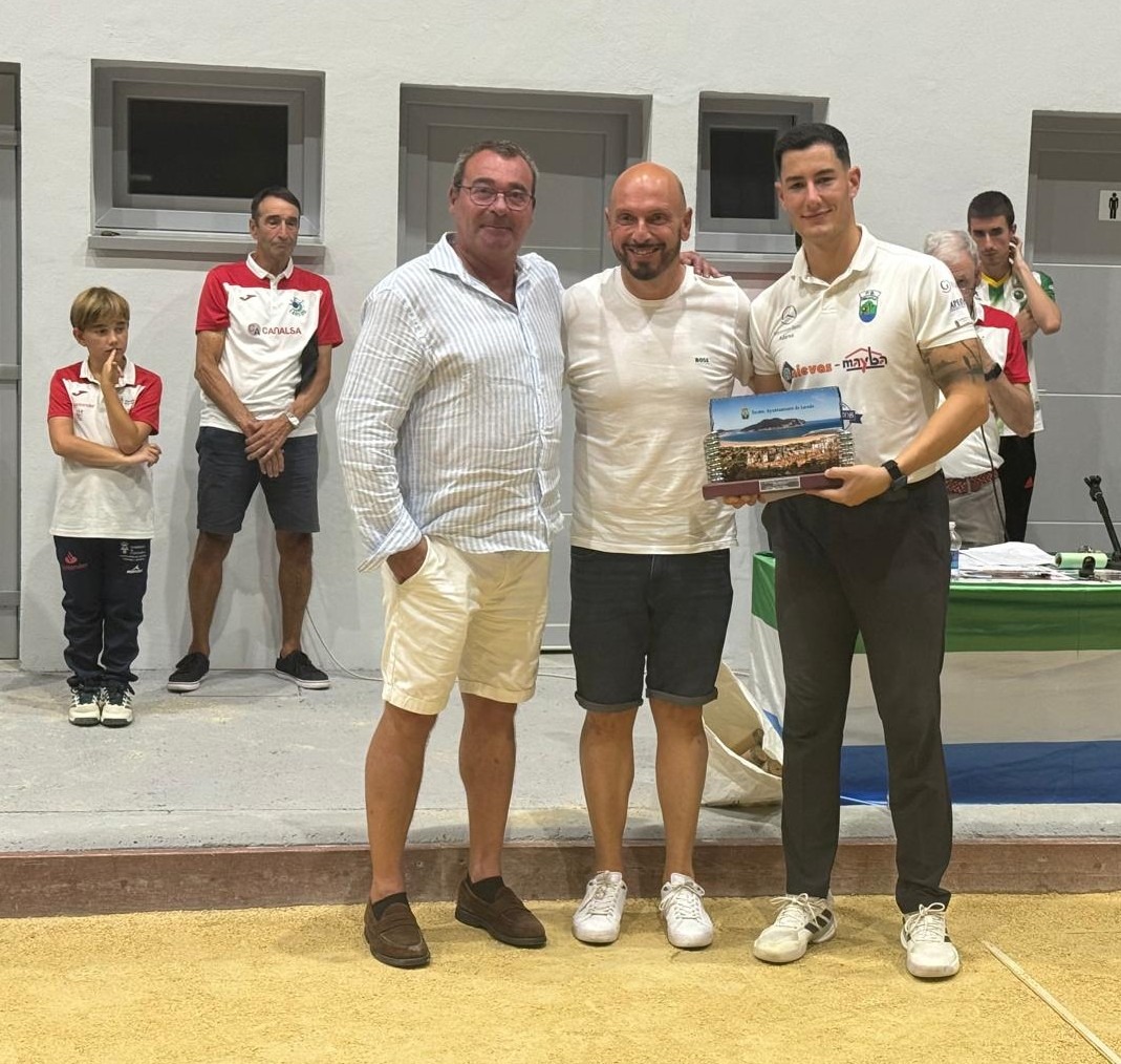 Víctor González se adjudica la victoria en el XXXV Trofeo Villa de Laredo