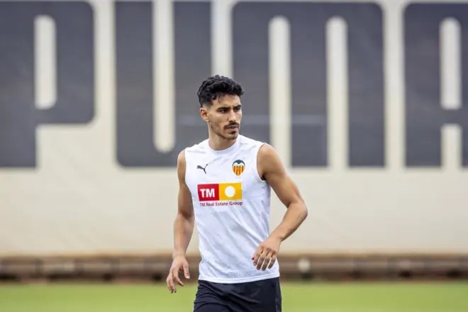 Racing y Valencia CF acuerdan la cesión de André Almeida hasta el 30 de junio de 2027