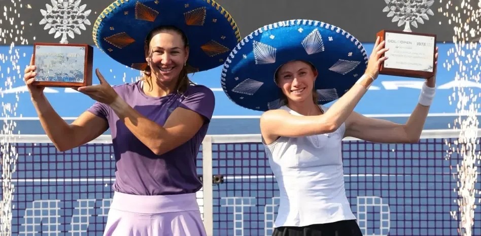 Cristina Bucsa alarga su idilio en dobles en México