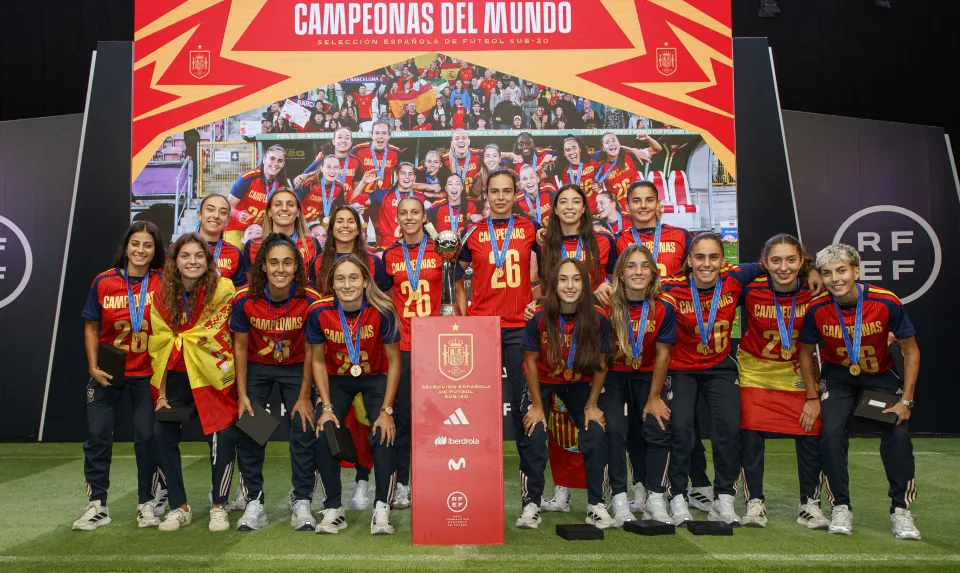 Homenaje a las campeonas del mundo