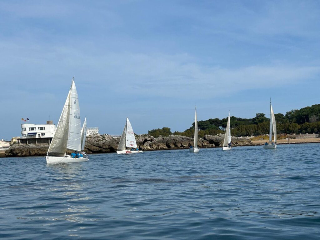 La III Regata Interdelegaciones de la Real Asamblea de Capitanes de Yate concluye con gran éxito en Cantabria