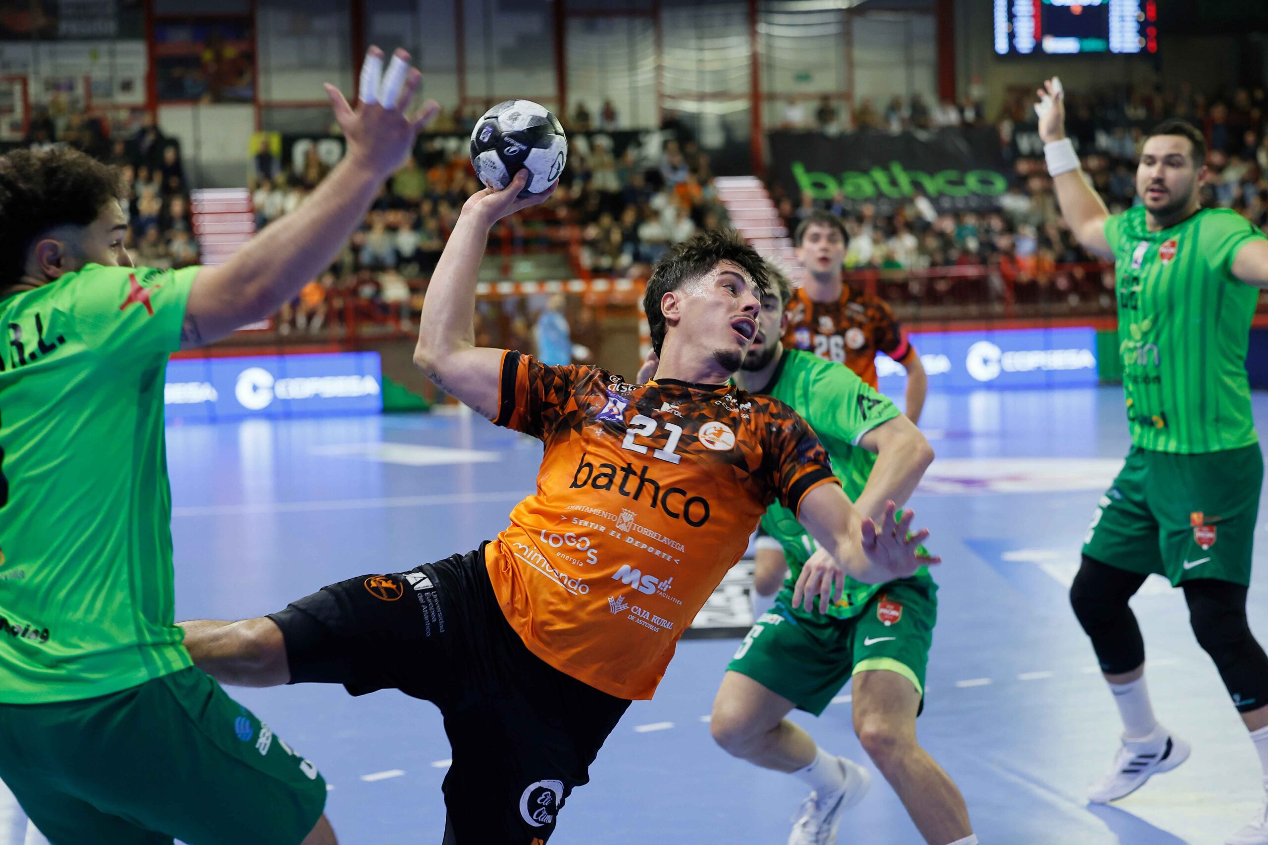 Desahogo a base de goles del Bathco BM Torrelavega