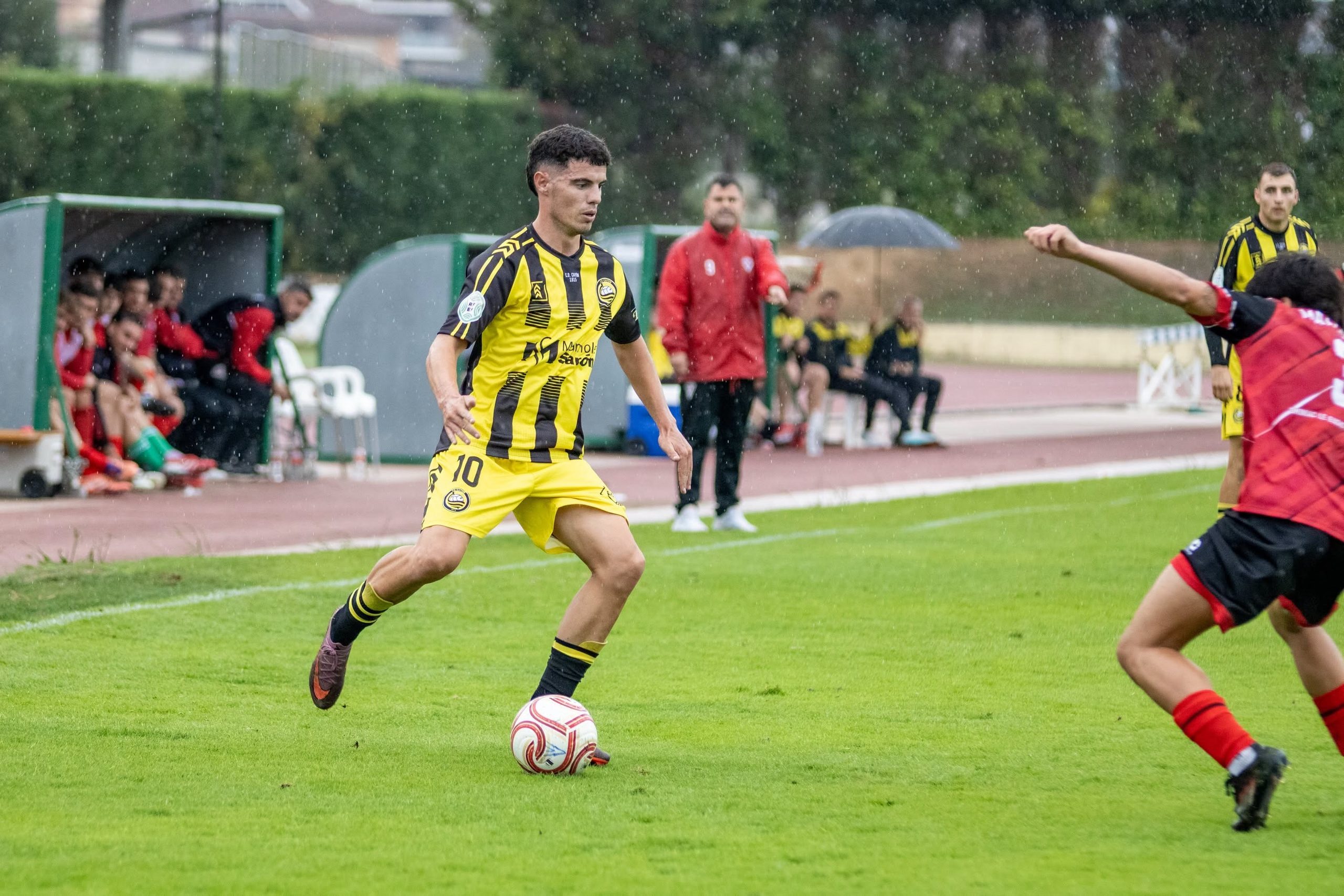 La sexta jornada de la Tercera RFEF de Cantabria pone a prueba a los favoritos y aprieta la zona alta