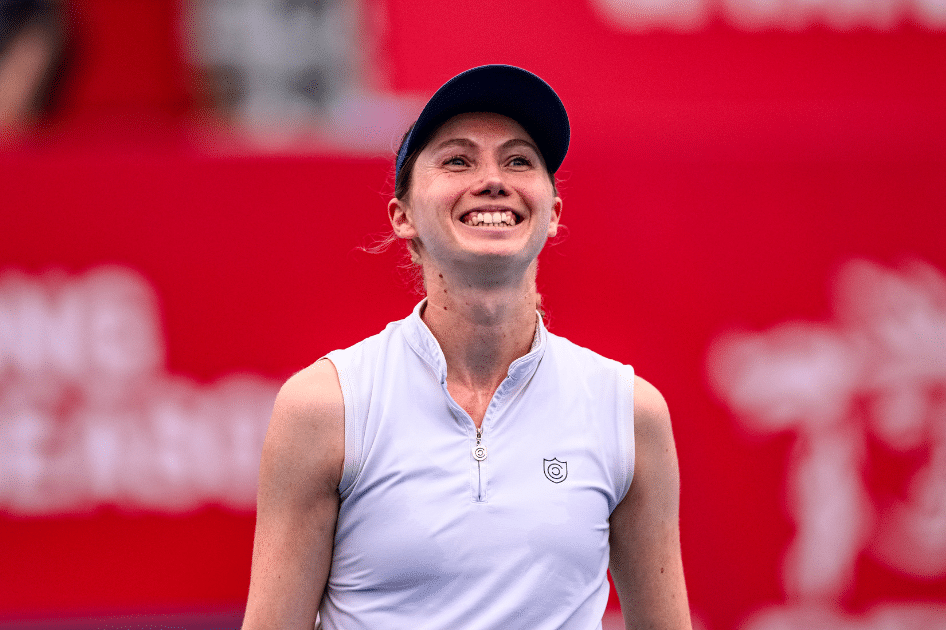 Cristina Bucsa avanza en Wuhan y la roza la clasificación para las WTA Finals